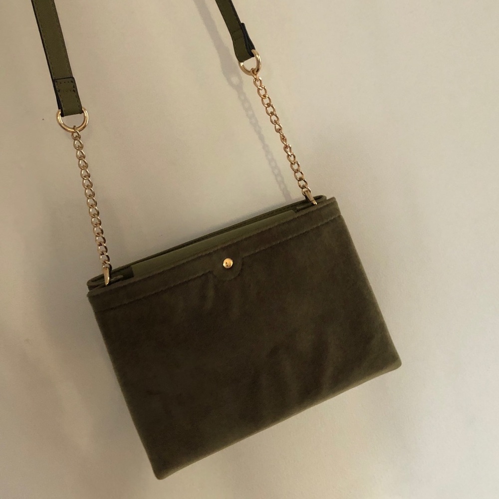 Green velvet crossbody chain